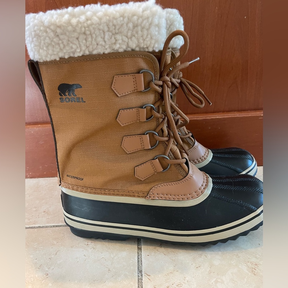SOREL- Women’s Winter Carnival Waterproof Boot. WOMENS 9.5